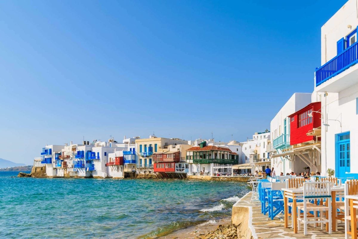 μύκονος: μεταμεσονύχτια έφοδος σε βίλα όπου γινόταν πάρτι – οι επόμενες κινήσεις του εισαγγελέα εφετών αιγαίου