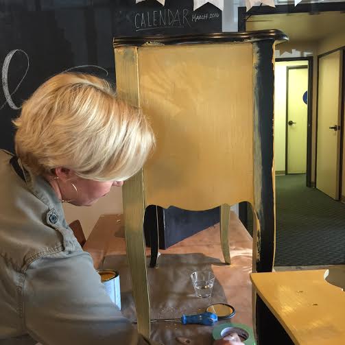 How to Paint Old Furniture with Chalk Paint 4 Easy Steps