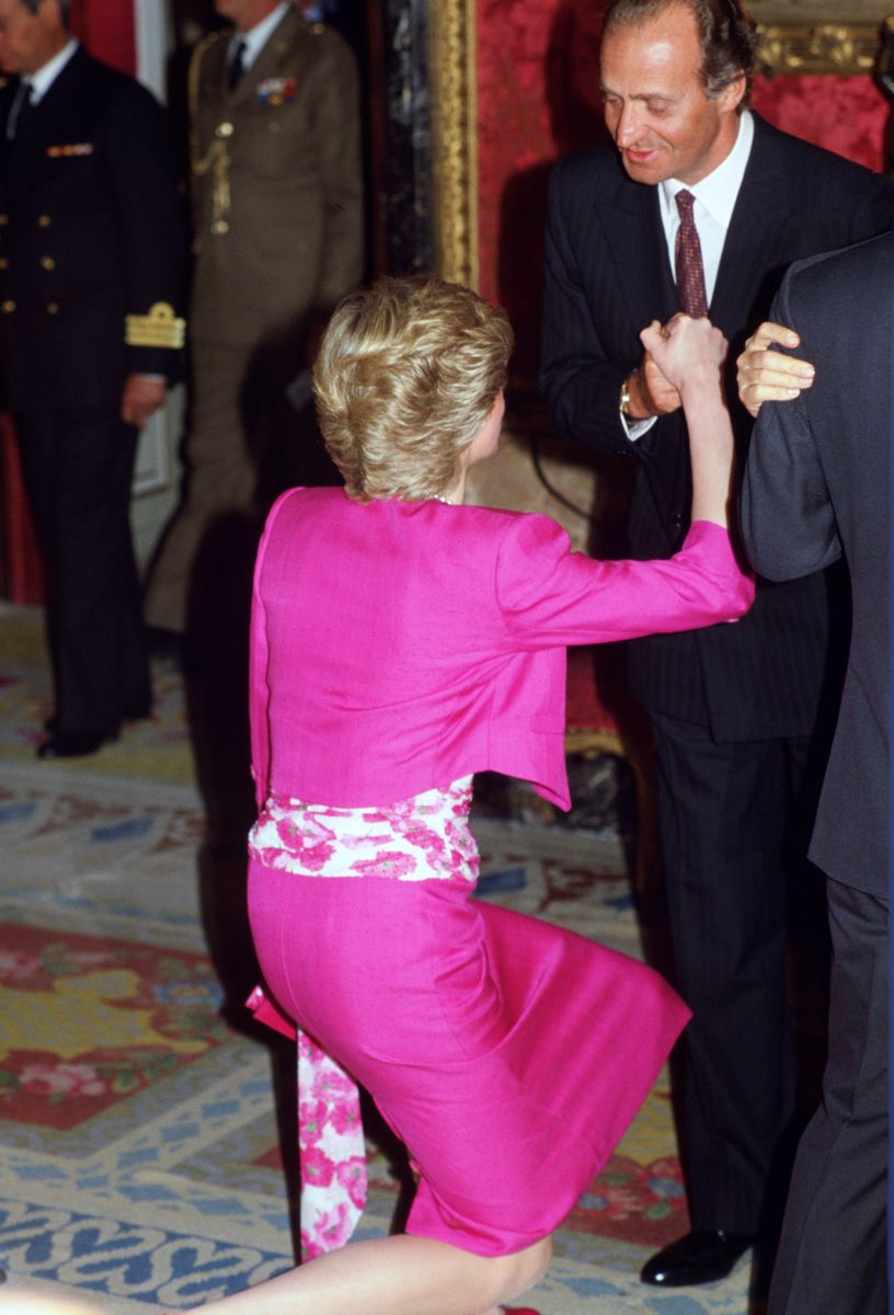 <p>Diana curtsies to King Juan Carlos of Spain during a royal tour of Madrid.</p>