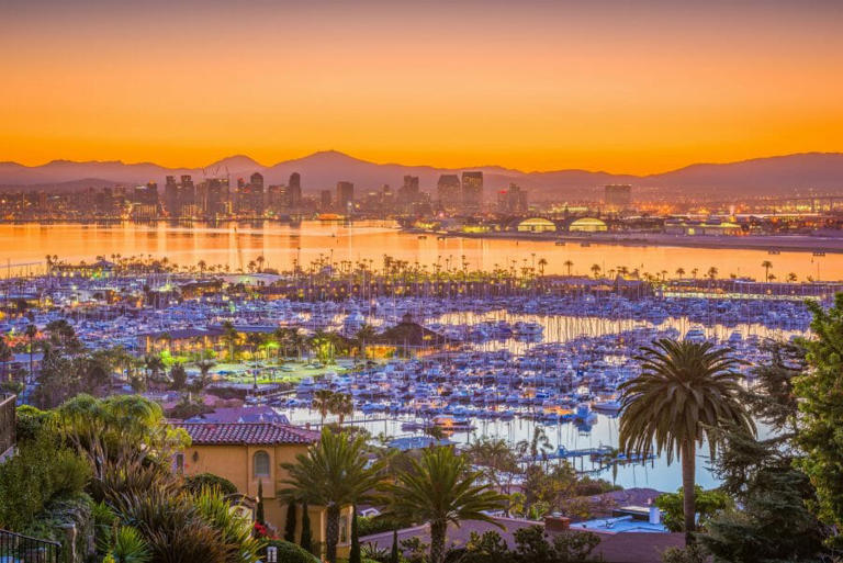 Are you looking for the best place to stay in San Diego? Read our San Diego neighborhood guide with the best areas to stay for visitors (and our top hotel recommendations) to help you plan your San Diego trip!