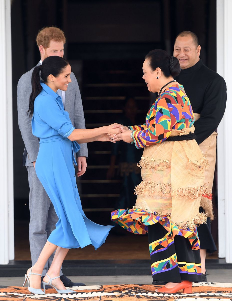 <p>Meghan pays her respects to King Tupou VI and Queen Nanasipau 'u Tuku 'aho of Tonga by lowering into a curtsy.</p>