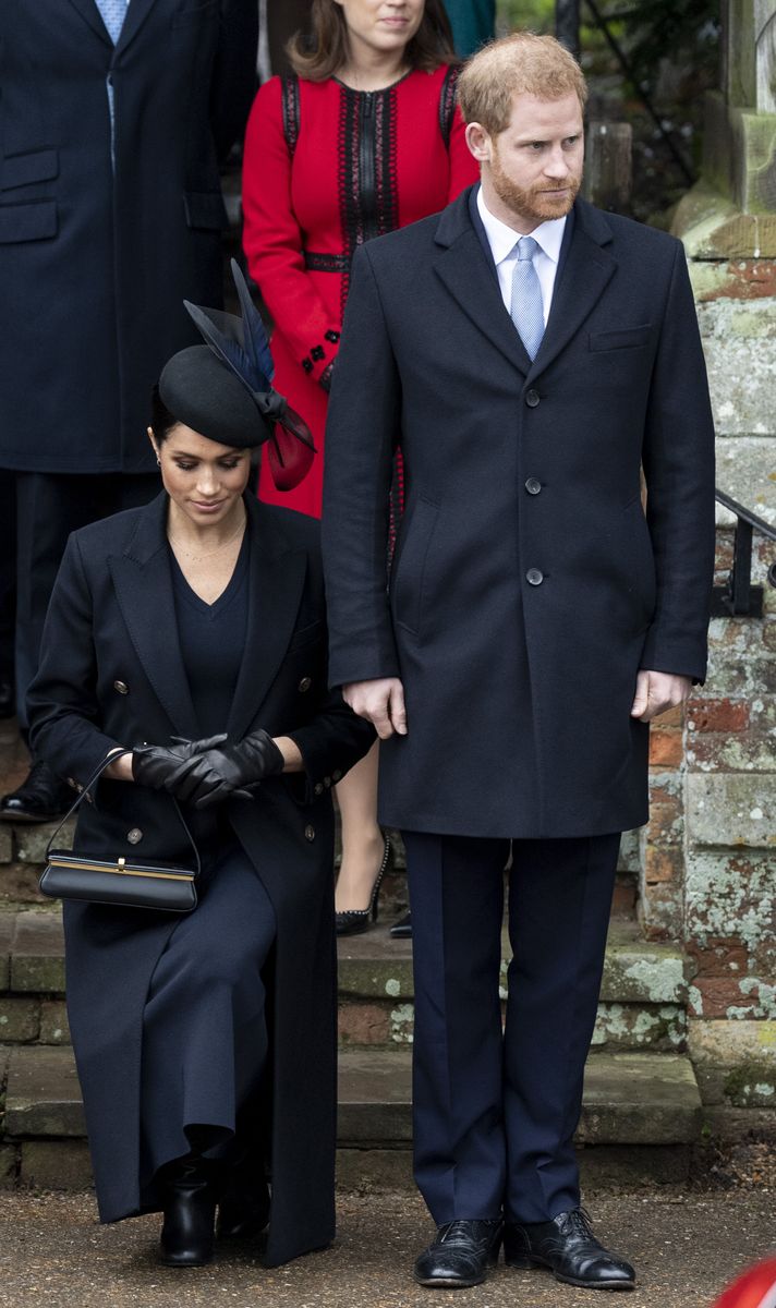 <p>Meghan does a deep curtsy at the 2018 Christmas service.</p>