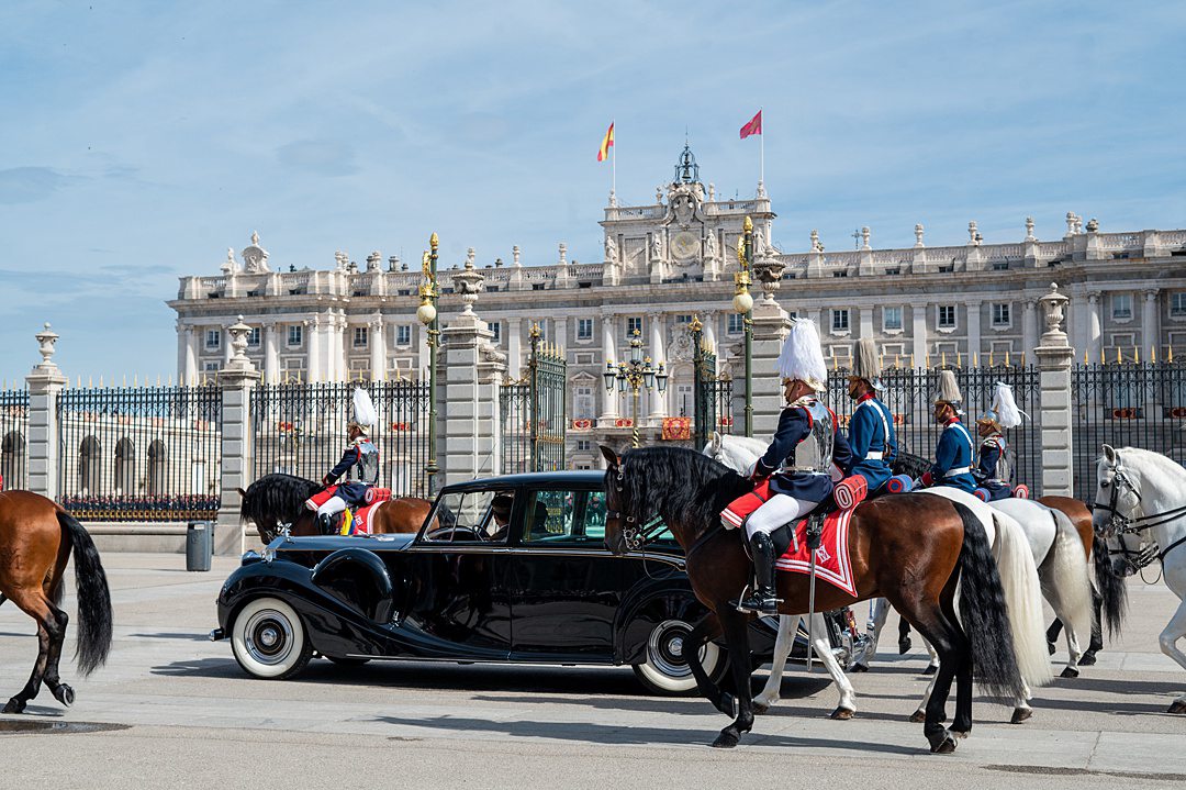 Spain bought three Rolls Royce Phantom IV models in 1952: one convertible and two hard tops. The Royal Guard drives and maintains the cars. The model used in the reception of a Head of State (seen here for the President of Columbia) is also regularly used by the Royal Family for important events throughout the year.