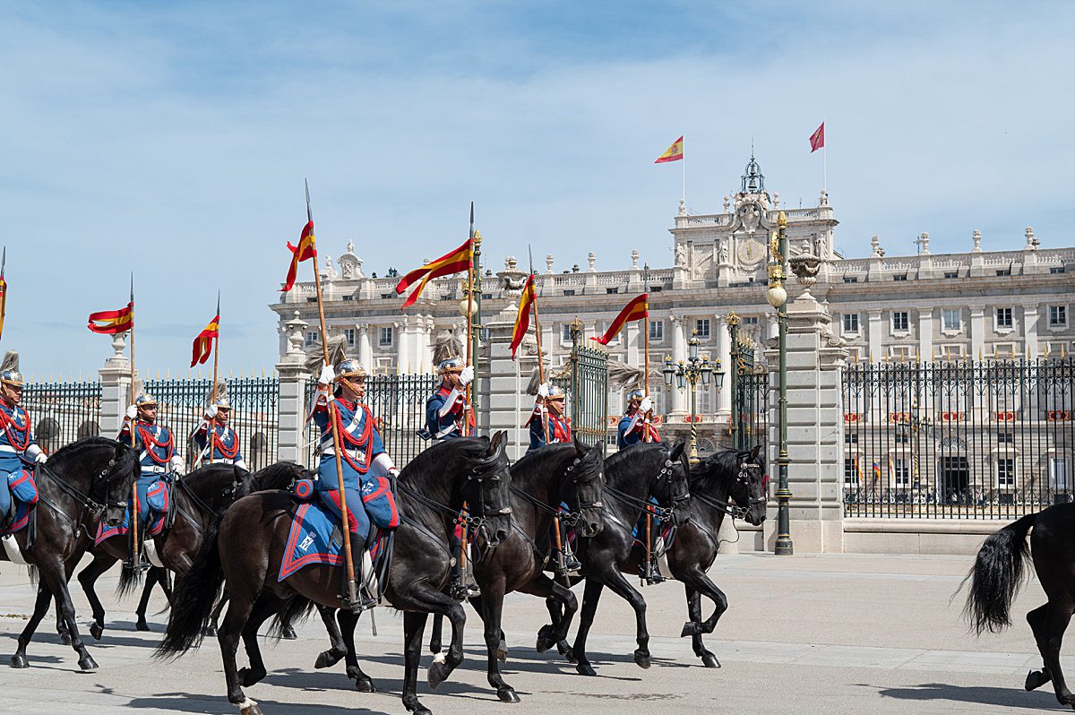 Moments from an impressive official ceremony at the Royal Palace of Madrid for receiving a Head of State, including the Royal Guard % .