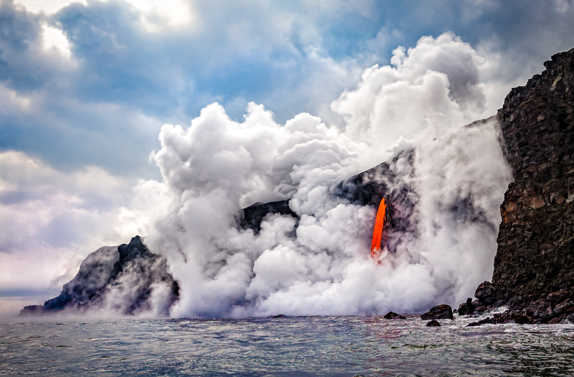 <p>Des températures plus élevées, des conditions plus sèches et des espèces envahissantes menaceraient soixante-dix millions d'années d'activité volcanique, ainsi que certaines des espèces et caractéristiques géologiques les plus uniques au monde.</p>