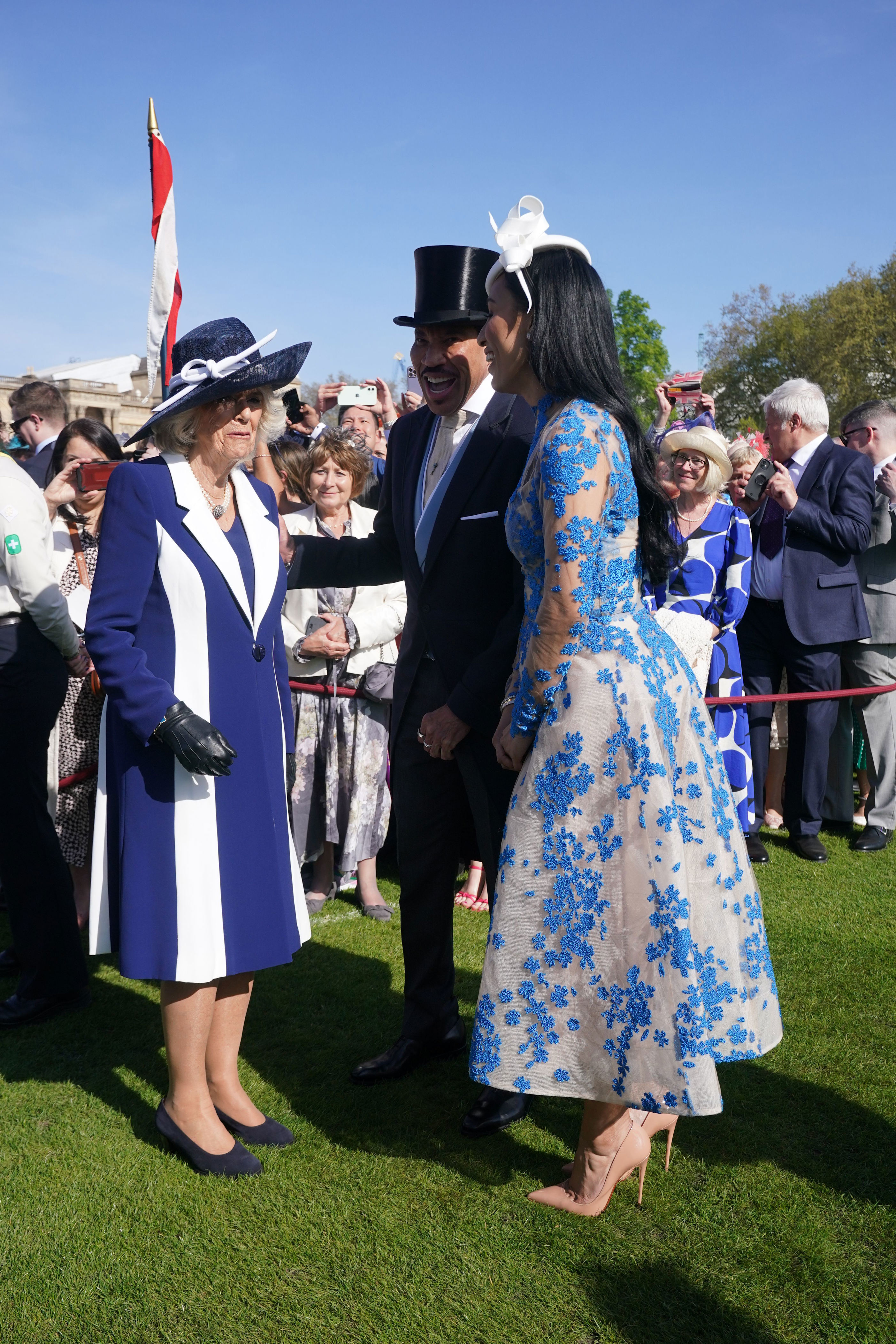 <p>Queen Consort Camilla chatted with Lionel Richie and his girlfriend, Lisa Parigi, during a Buckingham Palace garden party in London on May 3, 2023, in celebration of King Charles III's coronation.</p>