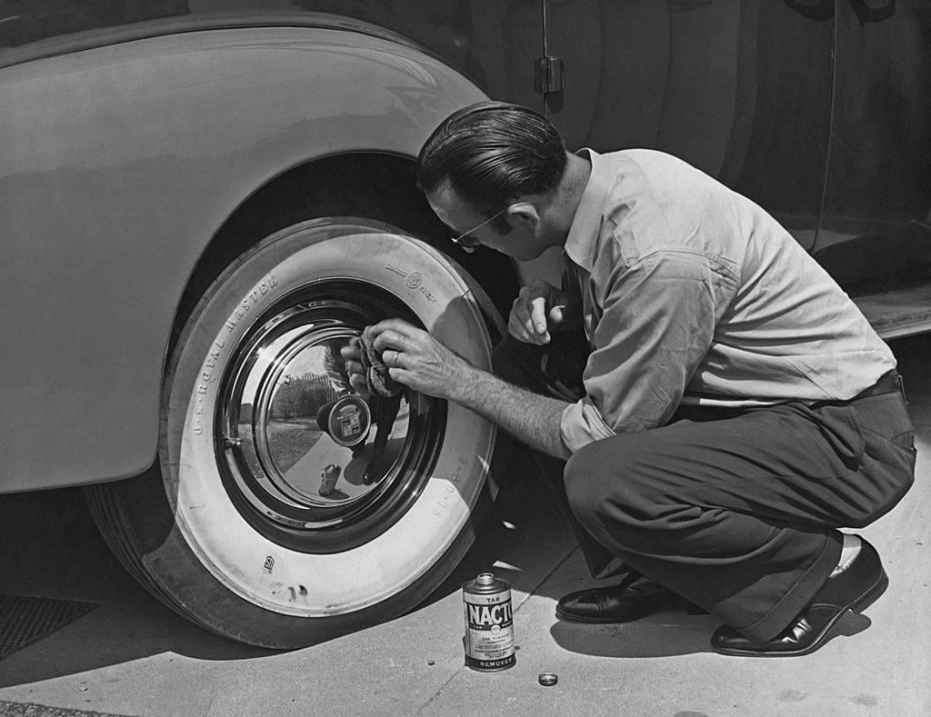 <p>It's normal for hubcaps to fall victim to wear and tear on the open road. Some might think expensive specialty cleaning supplies are the only way to keep them looking shiny, but that's not the case. There are some common household items that will keep your hubcaps looking brand new.</p> <p>All you need to clean your hubcaps shiny is some dish soap and a sponge. Dish soap can tackle the heaviest of grease and dirt stains without ruining the metallic exterior. It's best to clean them at the start and end of a road trip.</p>