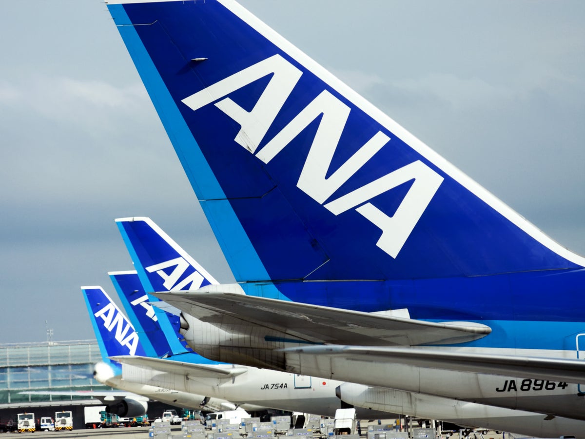 cockpit window crack forces boeing aircraft of japan’s all nippon airways to turn back to airport