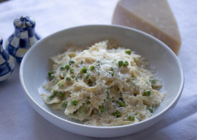 Farfalle Pasta With Ricotta And Peas