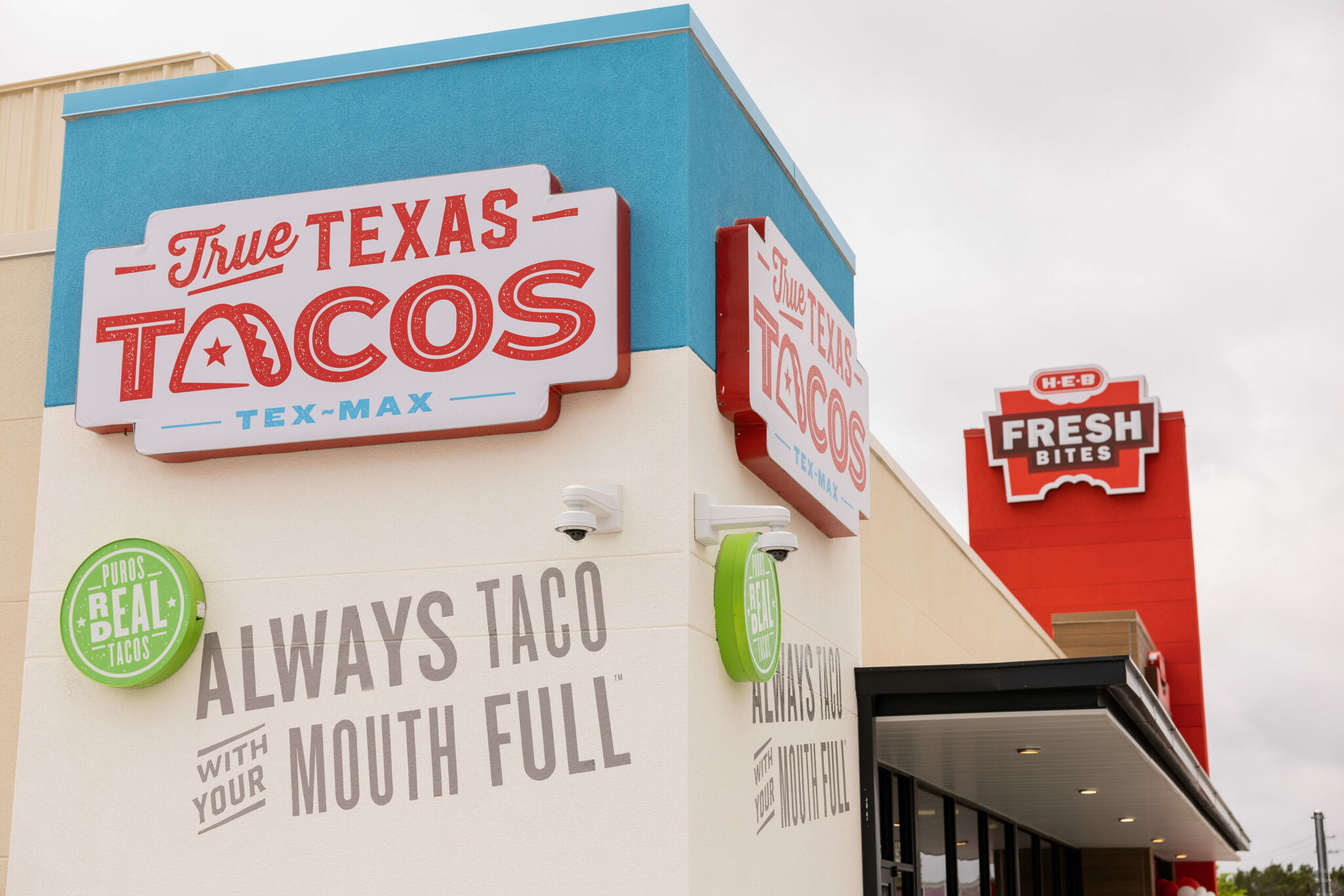 H-E-B Opens Newest Fresh Bites Convenience Store In Floresville With ...