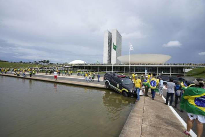 Congresso depredado em 8 de janeiro. Foto: Eraldo Peres/AP