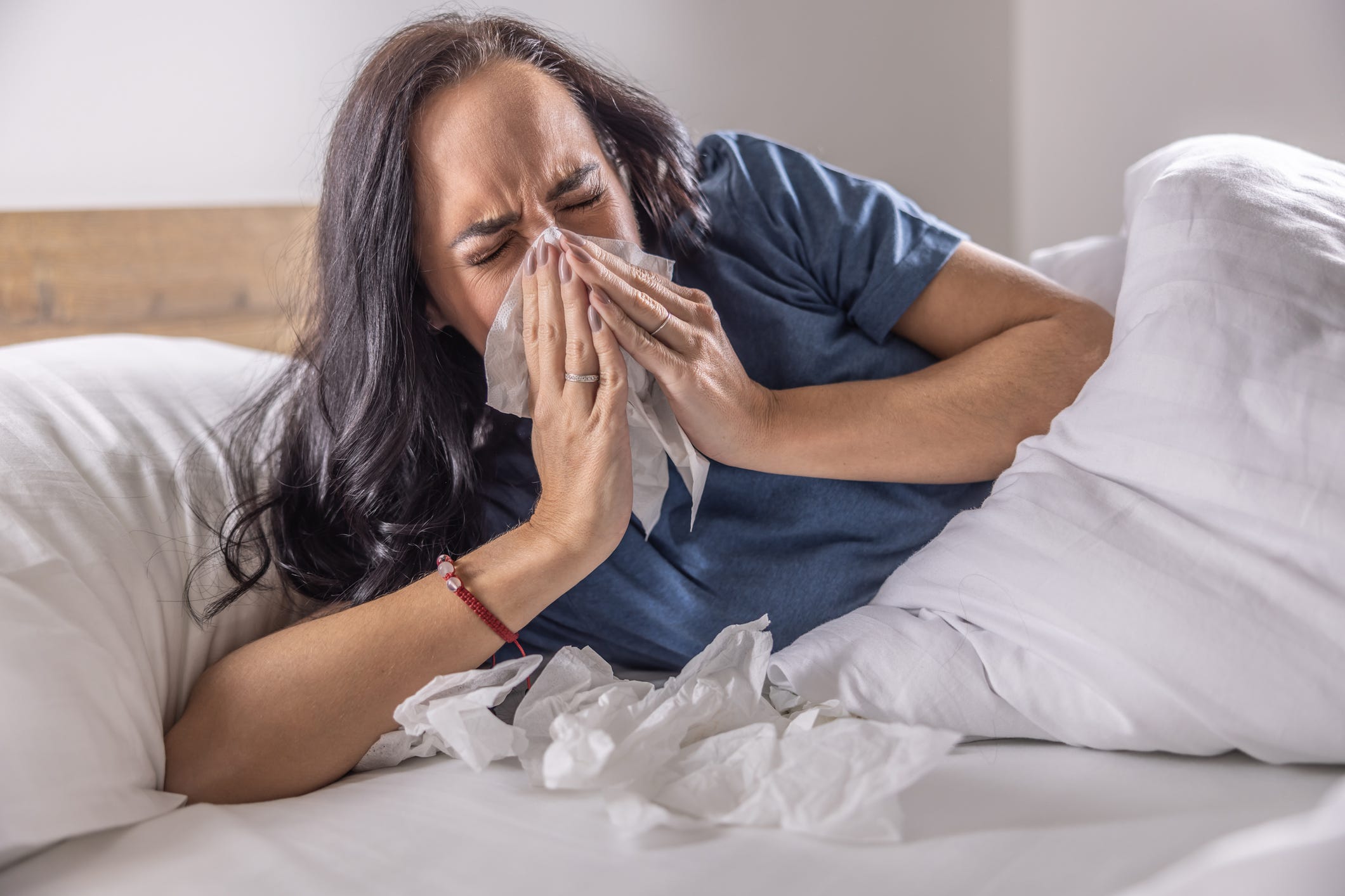 8 Ways To Keep Seasonal Allergies From Ruining Your Sleep   AA1augA8.img