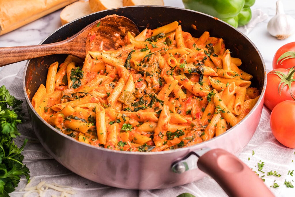 <p>If you're looking for a quick and easy weeknight dinner, try making this one-pot Penne Rosa Pasta with a creamy tomato sauce. This comforting and filling Italian dish is both tasty and satisfying, and perfect for those who love a little spice in their meal.<br><strong>Get the Recipe: <a href="https://xoxobella.com/the-best-italian-penne-rosa-pasta/?utm_source=msn&utm_medium=page&utm_campaign=msn" rel="noreferrer noopener external">Italian Penne Rosa Pasta</a></strong></p>