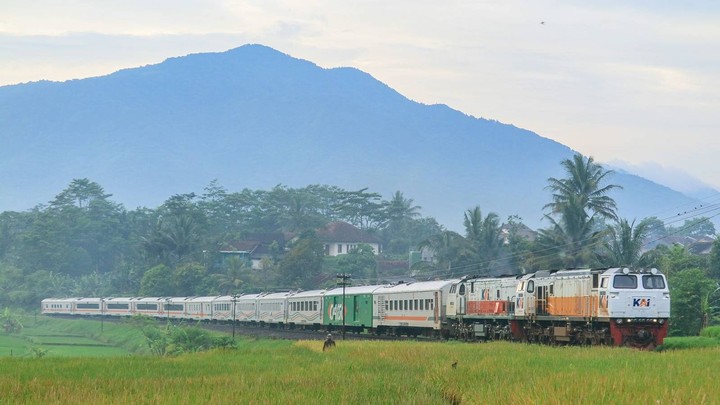 Liburan Seru di Jawa Barat dengan Kereta Api