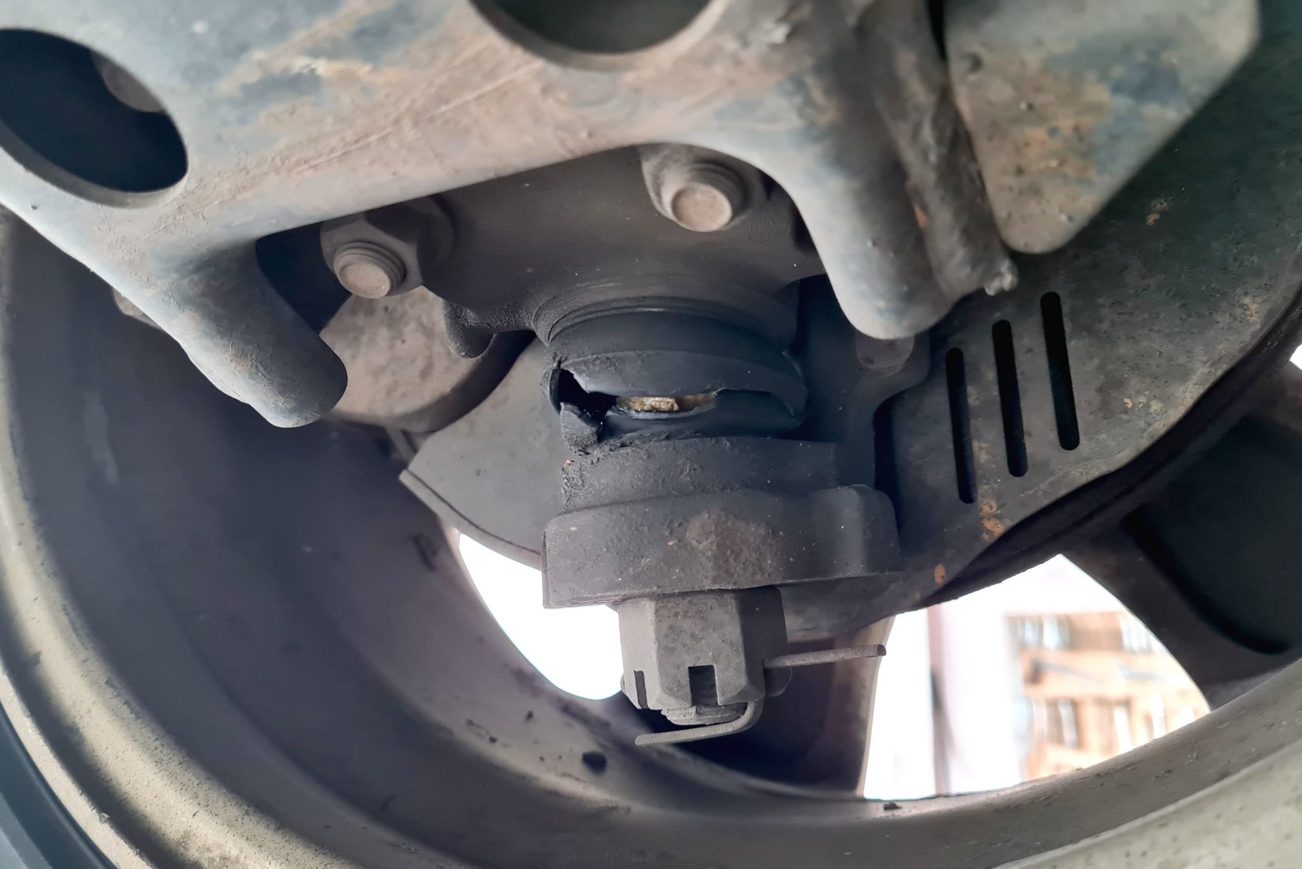 Save Money on Repairs By Tightening These Loose Car Parts