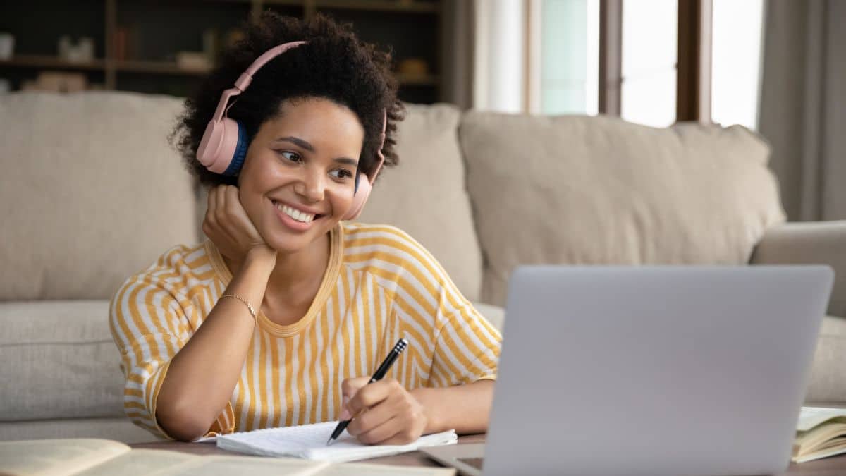 11 Closed Captioning Jobs To Make Money Online in 2023