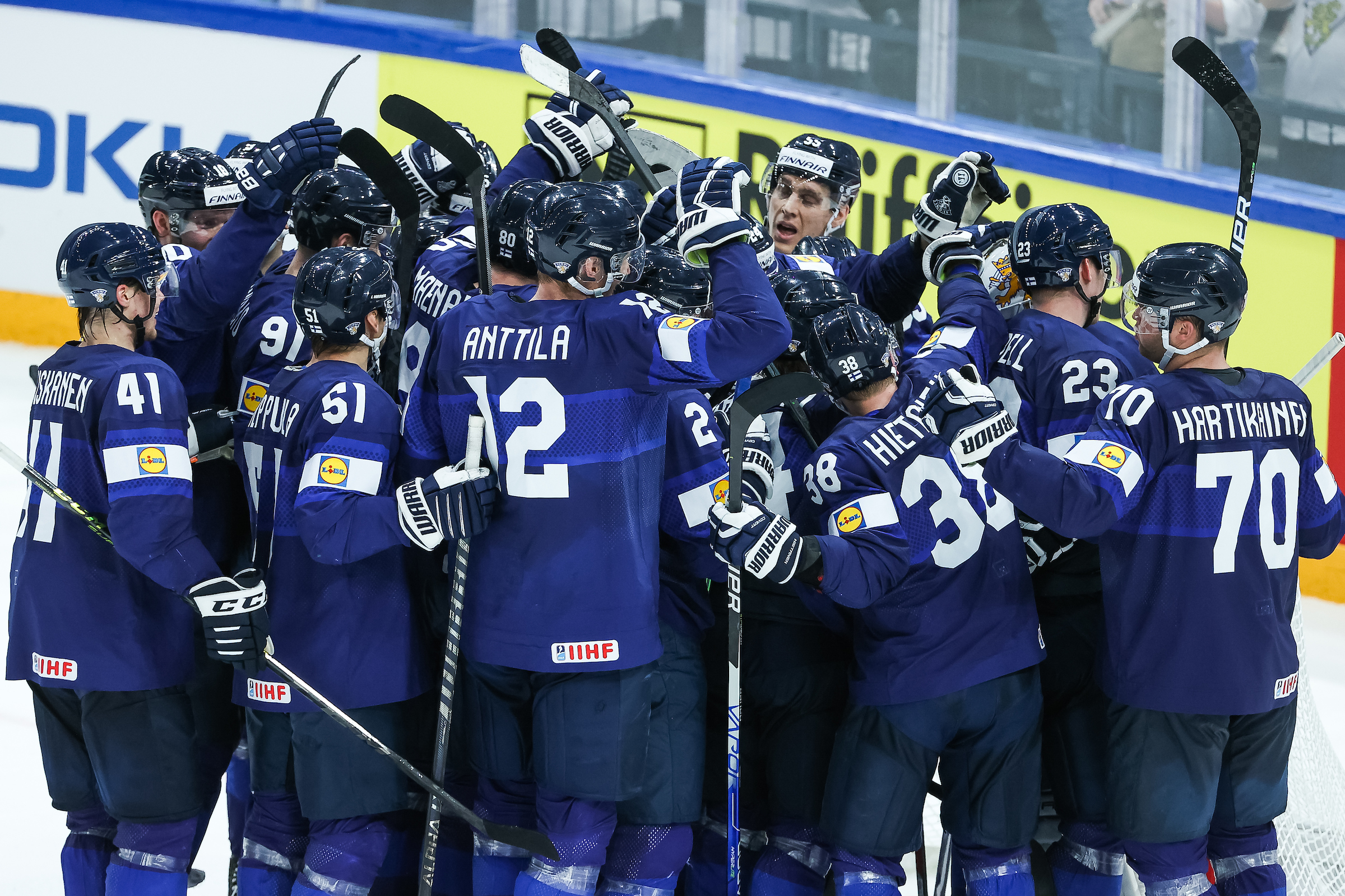 Финляндия другое название. Хоккей сборная Финляндии Суоми. Финляндия хоккей 2022. Хоккей 2022 Финляндия Канада.