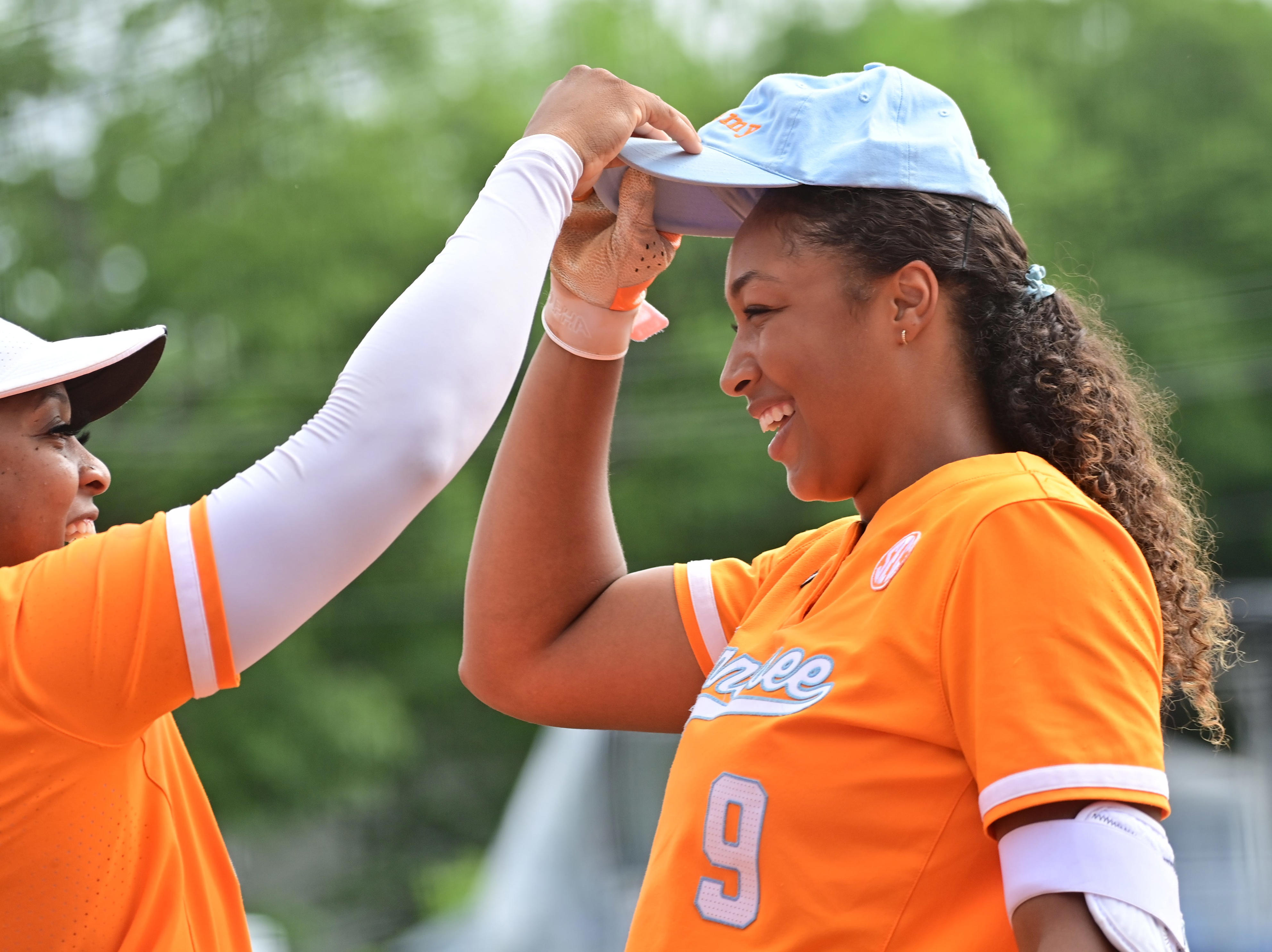 Kiki Milloy Leads Tennessee Softball Past Florida To Make Third 