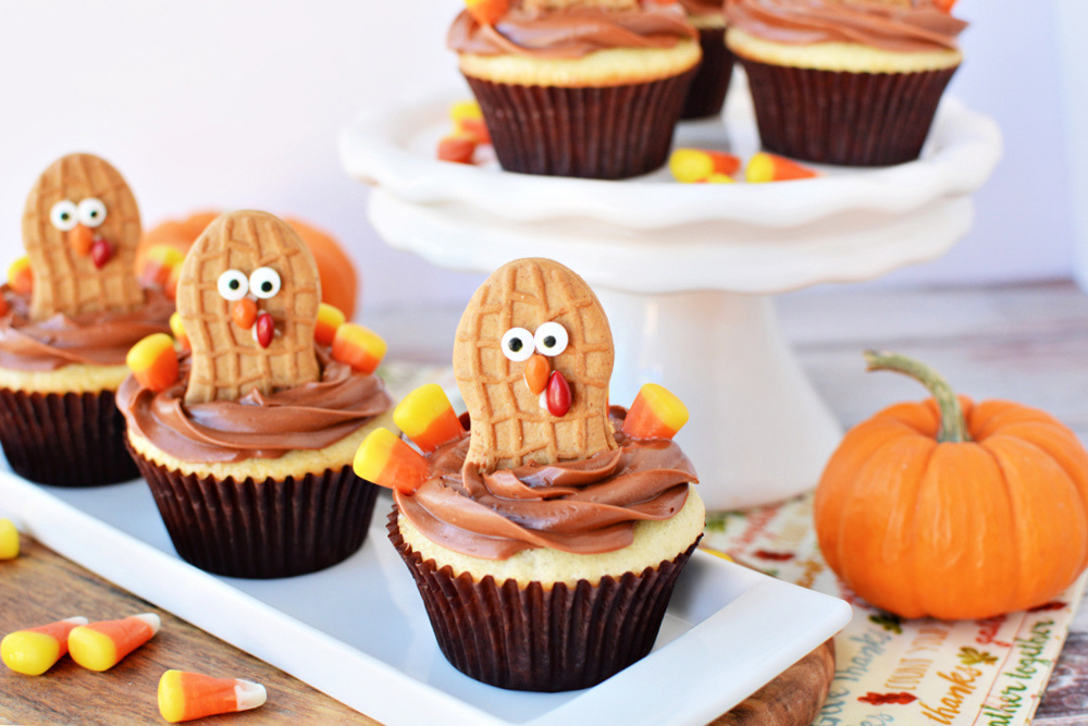 Make These Cute Turkey Cupcakes Recipe With the Kids for Thanksgiving ...