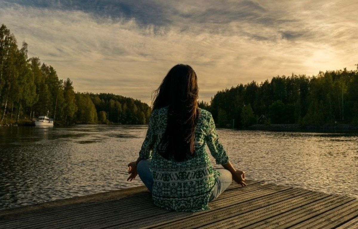 <p>Meditation has been proven to reduce stress and anxiety while increasing feelings of well-being. It's recommended to set aside some time each day to meditate and quiet your mind.</p> <p>Susan Albers, PsyD, a psychologist at Cleveland Clinic, spoke about the benefits of meditation. "Clinical research indicates that meditation is great for both the body and the mind. Studies have shown that it helps to decrease stress, increase your ability to cope with anxiety, chronic health issues, and pain, improve sleep, and reduce blood pressure," she told Newsroom.</p>