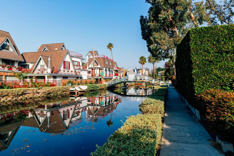 These Small Towns in California Are Bursting With Beauty and Charm