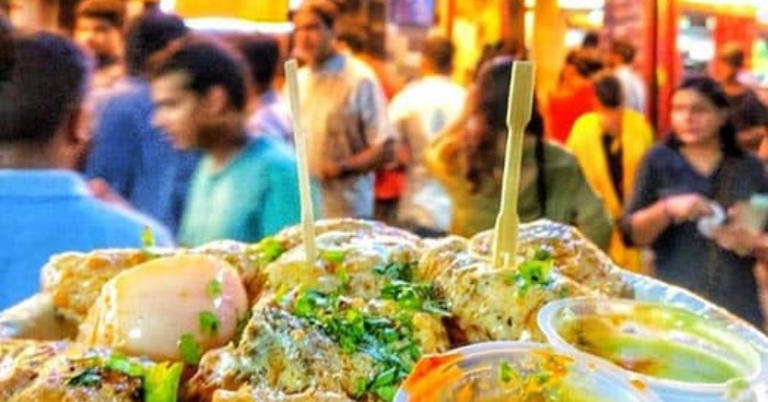  Ever Wondered How Much A Delhi Momos Stall Owner Makes? Prepare To Blow Your Socks Off 