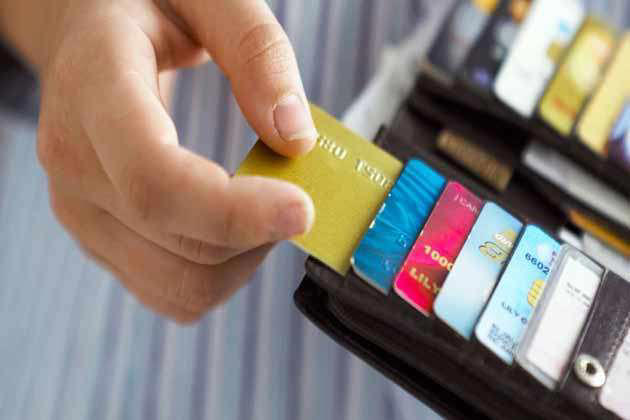 Credit Card का इस्तेमाल कर अपने ट्रैवल बजट में कर सकते हैं बड़ी सेविंग, ट्रिप पर जाने से पहले जान लें यह फायदे
