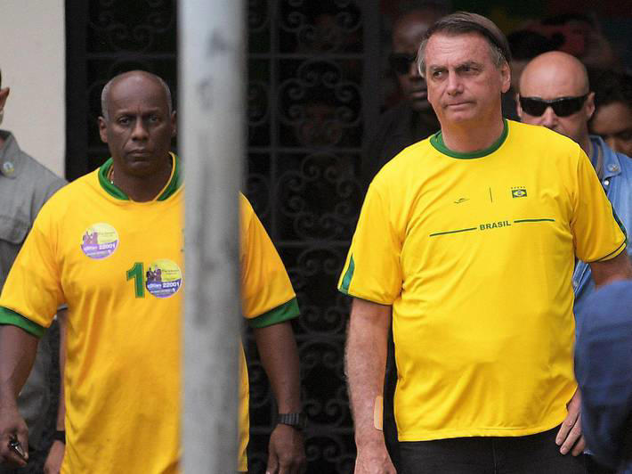 O major Ailton Barros, expulso do Exército em 2006 por abuso e desacato, se apresentava como "01 de Bolsonaro" na campanha de 2022 Foto: CARL DE SOUZA / AFP