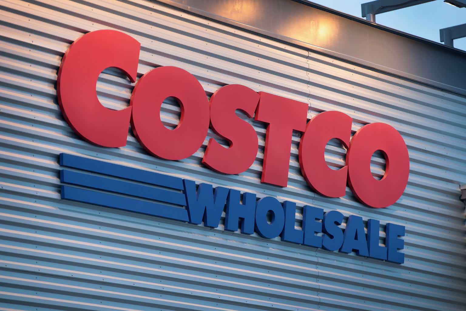 Costco Stock Hits New 52-week High Amid Broad Market Rally