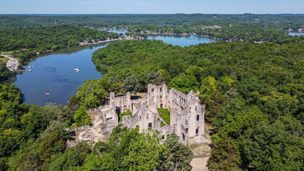 <p>Can't get enough of the Royals but you're on the left side of the pond. We have a solution for you. Here are the <a href="https://www.colemanconcierge.com/best-castles-in-america/">25 best castles in America you can visit this weekend</a>!</p>
