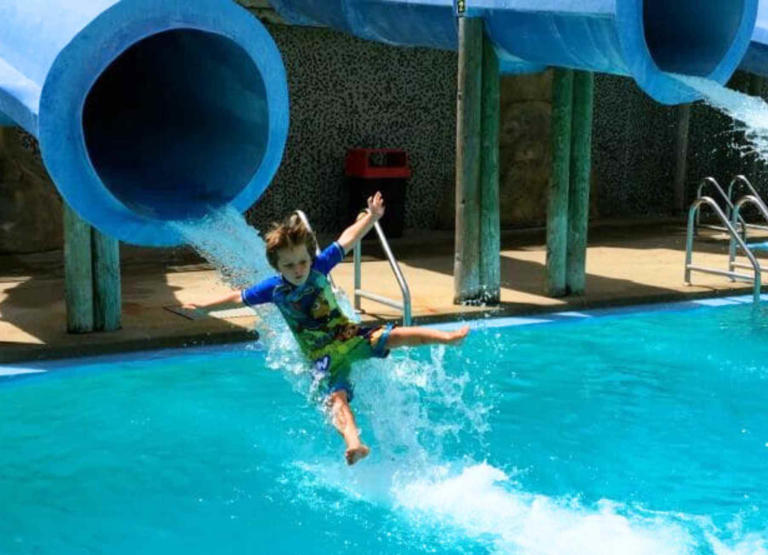 Check out these amazing things to do in Wisconsin Dells with kids! Make some life-long family memories and visit the Waterpark Captial of the World!