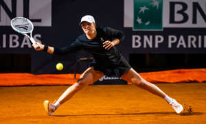 Iga Swiatek comes into the French Open just a few weeks after tweaking her thigh at the Italian Open. (Photo by Robert Prange/Getty Images)