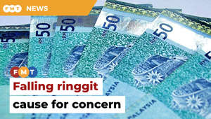 The ringgit fell to a six-month low of RM4.62 to the US dollar this morning.Read More: https://www.freemalaysiatoday.com/category/bahasa/tempatan/2023/05/26/ringgit-lemah-dikhuatiri-beri-kesan-pada-kadar-inflasi-negara-kata-ahmad-maslan/Laporan Lanjut: https://www.freemalaysiatoday.com/category/nation/2023/05/26/cabinet-to-discuss-falling-ringgit-with-bnm-today/Free Malaysia Today is an independent, bi-lingual news portal with a focus on Malaysian current affairs. Subscribe to our channel - http://bit.ly/2Qo08ry ------------------------------------------------------------------------------------------------------------------------------------------------------Check us out at https://www.freemalaysiatoday.comFollow FMT on Facebook: http://bit.ly/2Rn6xEVFollow FMT on Dailymotion: https://bit.ly/2WGITHMFollow FMT on Twitter: http://bit.ly/2OCwH8a Follow FMT on Instagram: https://bit.ly/2OKJbc6Follow FMT on TikTok : https://bit.ly/3cpbWKKFollow FMT Telegram - https://bit.ly/2VUfOrvFollow FMT LinkedIn - https://bit.ly/3B1e8lNFollow FMT Lifestyle on Instagram: https://bit.ly/39dBDbe------------------------------------------------------------------------------------------------------------------------------------------------------Download FMT News App:Google Play – http://bit.ly/2YSuV46App Store – https://apple.co/2HNH7gZHuawei AppGallery - https://bit.ly/2D2OpNP#FMTNews #AhmadMaslan #Cabinet #FallingRinggit #USDollar