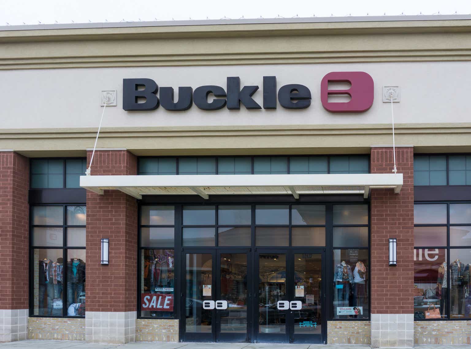 the buckle store net worth