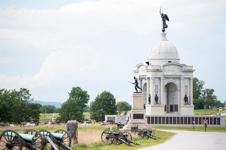 1. State of Pennsylvania monument. Honors the 34,530 Pennsylvanians who fought at Gettysburg; 1,182 were killed, 3,177 wounded and 860 recorded as missing. It stands at 110 feet to the top of the statue of Winged Victory, making it the tallest monument on the battlefield.