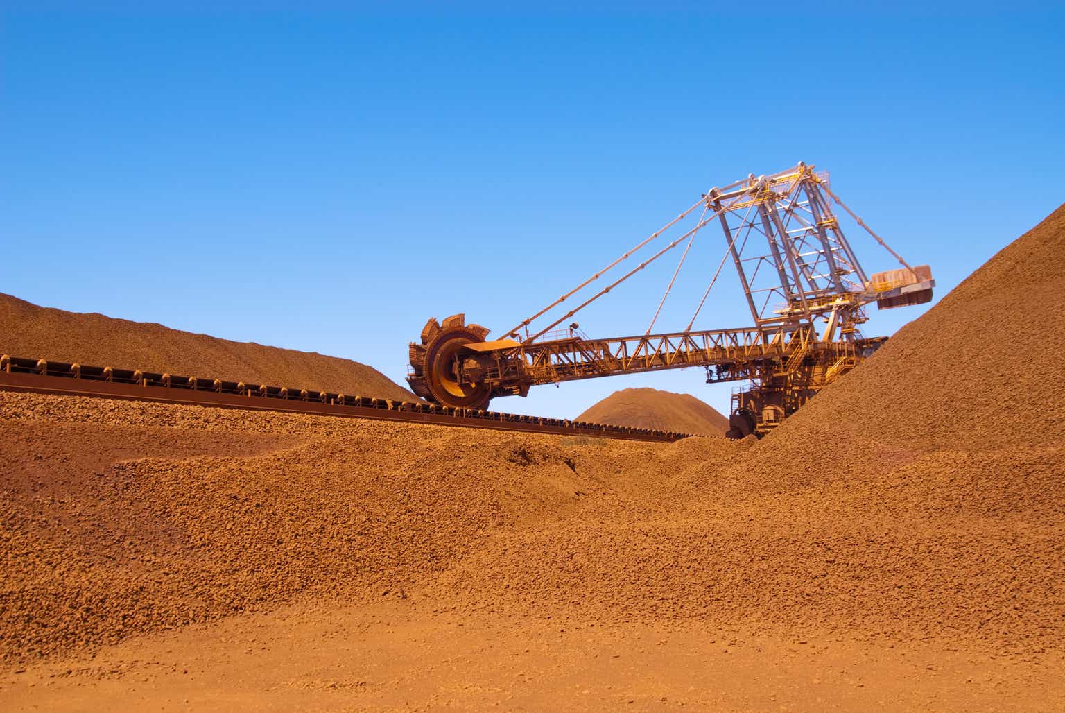 Guinea Lawmakers OK Rio Tinto-led JV For Simandou Iron Ore Development