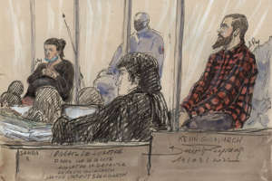 Le djihadiste français Kevin Guiavarch (à droite), lors de son procès à la cour d'assises spéciale de Paris, le 14 mars 2022.