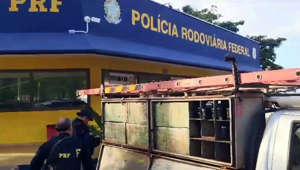 Dois flagrantes envolvendo veículos de prestadoras de serviços no ramo de eletricidade no Paraná foram feitos pela Polícia Rodoviária Federal (PRF), em Santa Catarina e no Rio de Janeiro.