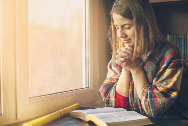 En la Biblia se destaca el Salmo 138 como el de agradecimiento iStock