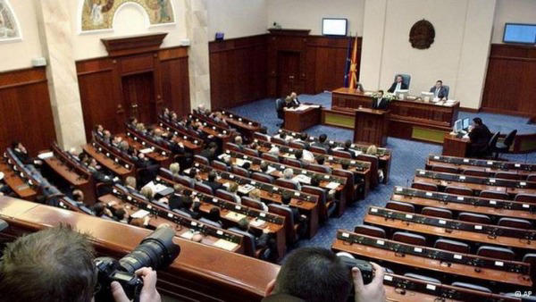 β. μακεδονία: η πρέσβης των ηπα χαιρετίζει τη δήλωση μίτσκοσκι για τη χρήση της συνταγματικής ονομασίας στην ορκωμοσία του