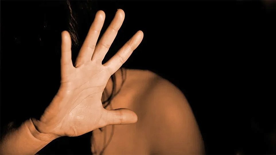 λαύριο: συνελήφθη 33χρονος για τον βιασμό της θετής ανήλικης κόρης του