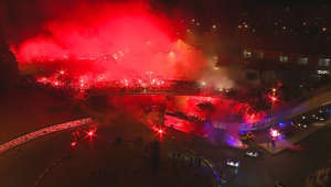 “Inferno vermelho” na saída do Benfica do estádio da Luz