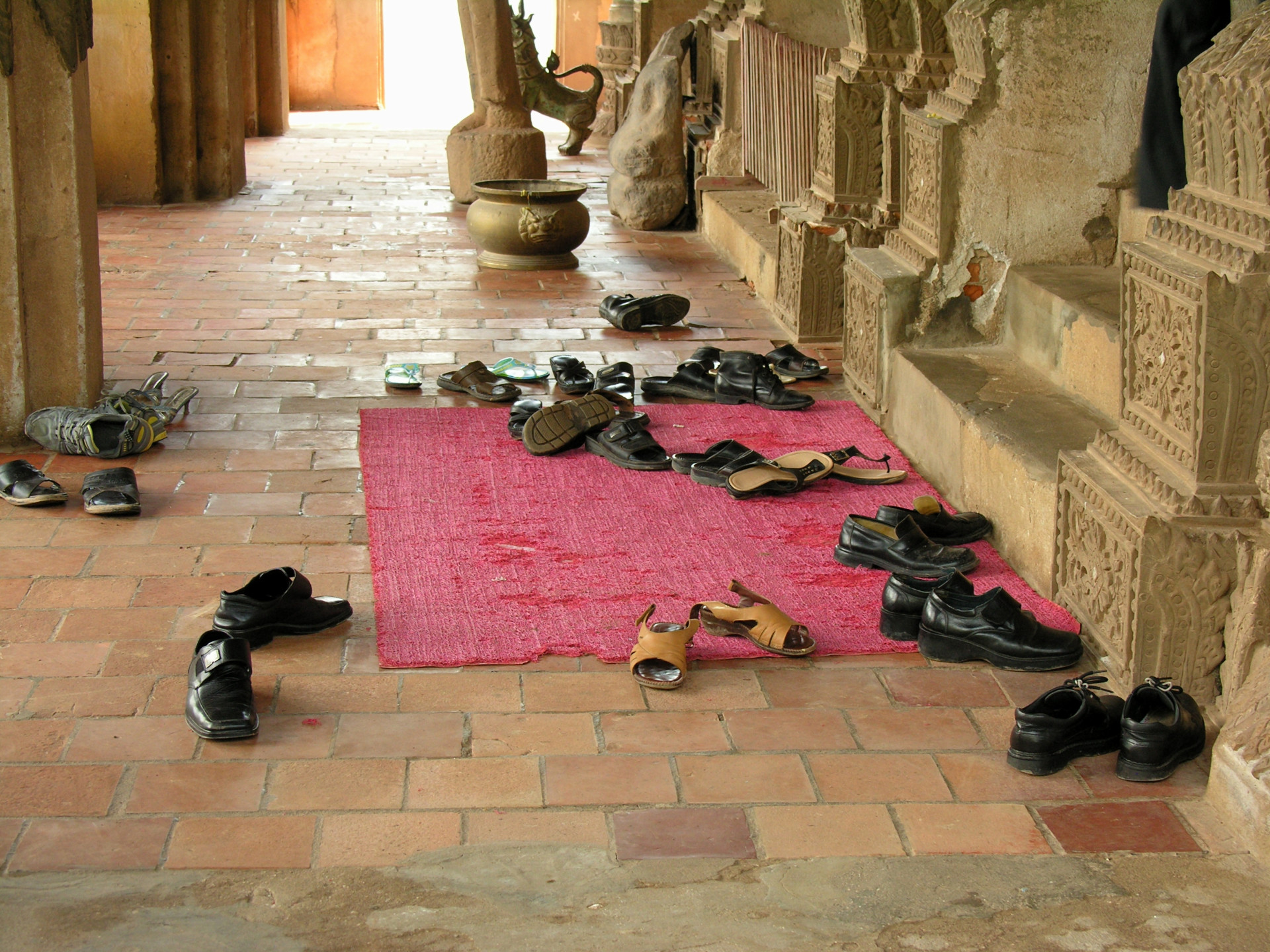 Some countries, especially in Asia, take their shoes off at the entrance to a house, temple, or sacred place. If you visit a country where this is the norm, respect the tradition and do as the locals do.<p><a href="https://www.msn.com/en-us/community/channel/vid-7xx8mnucu55yw63we9va2gwr7uihbxwc68fxqp25x6tg4ftibpra?cvid=94631541bc0f4f89bfd59158d696ad7e">Follow us and access great exclusive content every day</a></p>