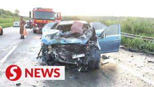 Three men were killed and another person was injured in a collision involving two vehicles at KM172 of Jalan Johor Bahru-Seremban, near Kampung Kwongsai, Segamat, Saturday (May 27).Read more at https://tinyurl.com/28wdyrj8WATCH MORE: https://thestartv.com/c/newsSUBSCRIBE: https://cutt.ly/TheStarLIKE: https://fb.com/TheStarOnline