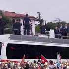In Turchia Erdogan rieletto presidente festeggia su un bus scoperto