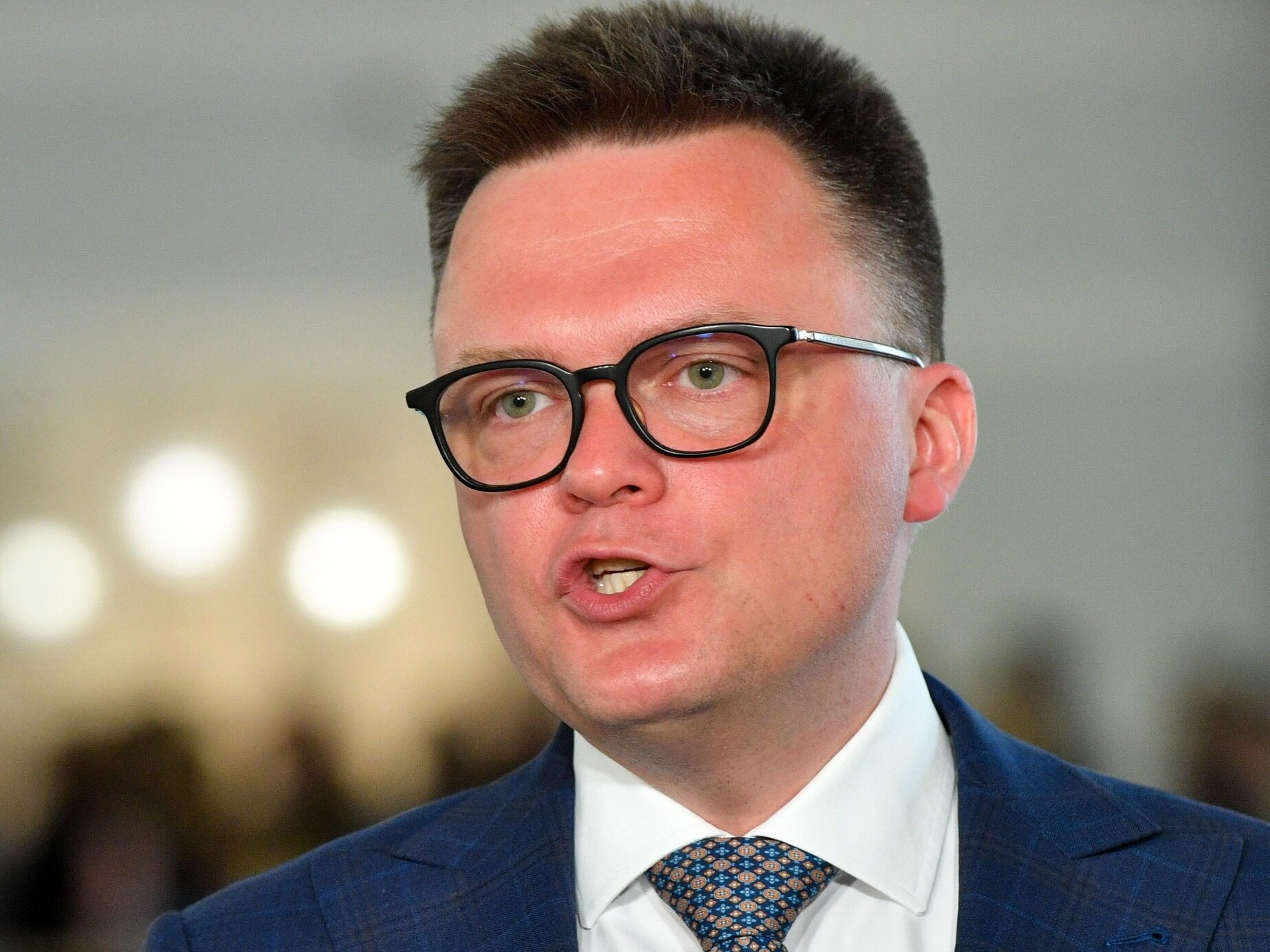 hołownia wbija szpilę ko: chcieliście z pis-em zmieniać konstytucję i waloryzować 800+