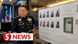 Police arrested 10 locals for allegedly operating an online gambling centre in George Town in a raid at about 3.30pm last Thursday (May 25).Penang police chief Datuk Khaw Kok Chin said the suspects, two men and eight women aged 20 to 30, were arrested with items such as cellphones, computers, a duty roster and conversation scripts. WATCH MORE: https://thestartv.com/c/newsSUBSCRIBE: https://cutt.ly/TheStarLIKE: https://fb.com/TheStarOnline