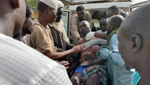 Wounded refugees flee Darfur to Chad