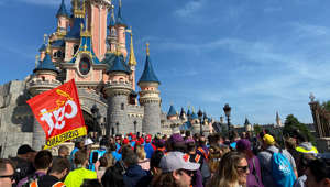 Un millier de salariés des parcs d’attractions Disneyland Paris ont fait grève ce mardi 30 mai pour revendiquer une hausse de leur rémunération et de meilleures conditions de travail.