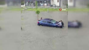 10 ilde etkili olan sağanak yağış, vatandaşlara zor anlar yaşattı